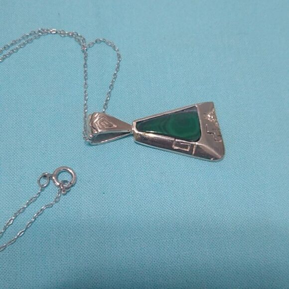 Signed Tom Kill, Malachite Native American Pendant/ silver necklace - Picture 2 of 8
